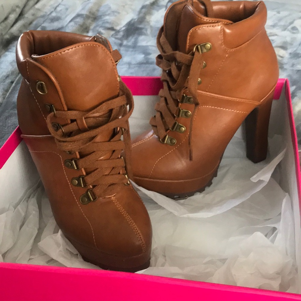 Heeled booties